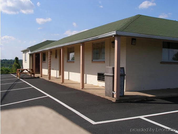 Red Carpet Inn & Suites New Cumberland Exterior photo