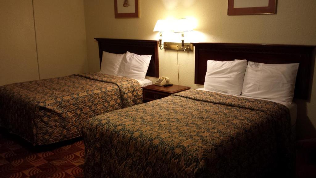 Red Carpet Inn & Suites New Cumberland Room photo